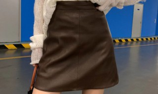 皮包裙怎么搭配 皮包裙如何搭配