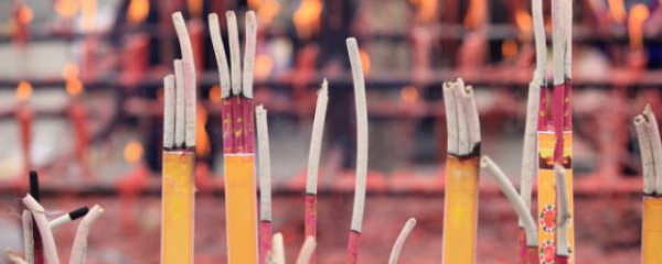 客厅供桌摆放什么物件