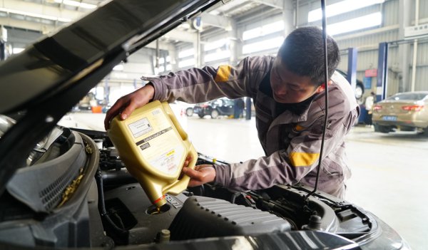 汽车多久换一次机油