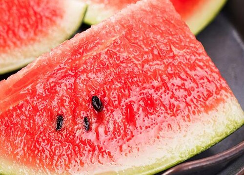 西瓜不能跟什么水果一起吃