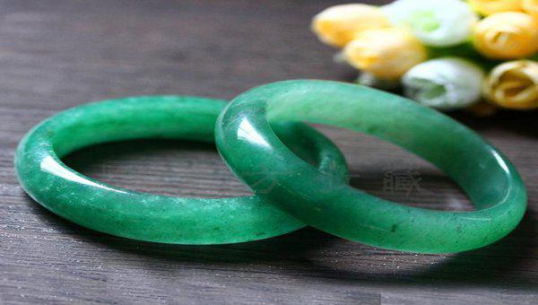 东陵玉的结构和翡翠的结构