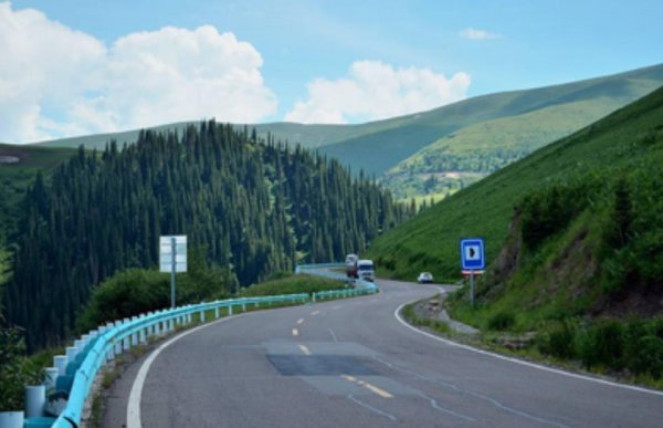 西藏和新疆哪个更值得去玩