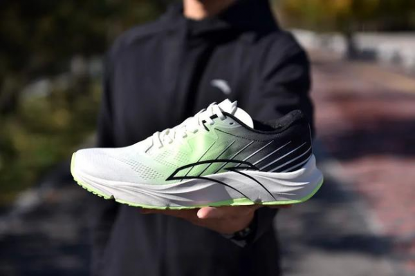 安踏最值得买的跑步鞋推荐