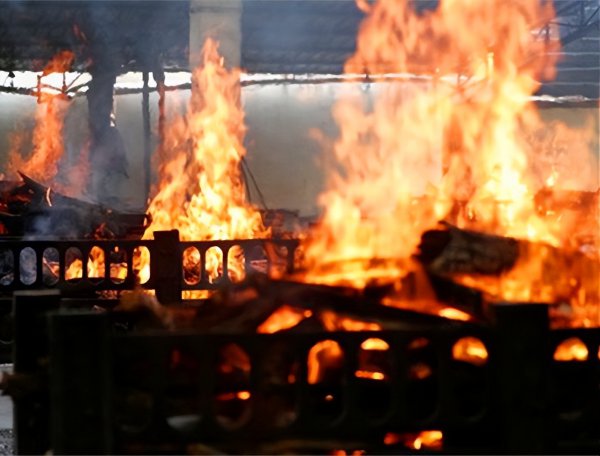 摸了去世老人的手会怎样