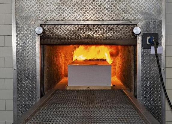 摸了去世老人的手会怎样