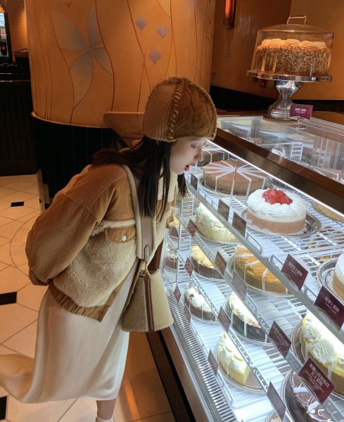 焦糖色最佳颜色搭配图