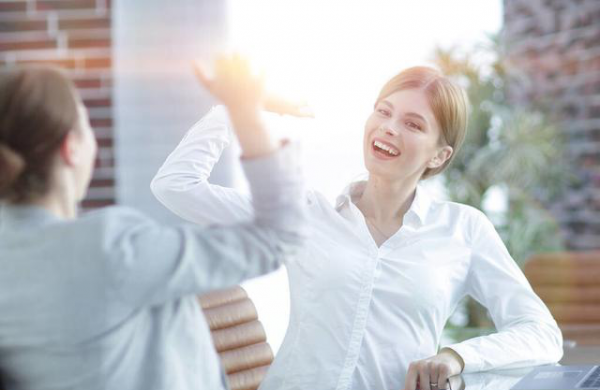 跟客户怎么聊天拉近客户关系