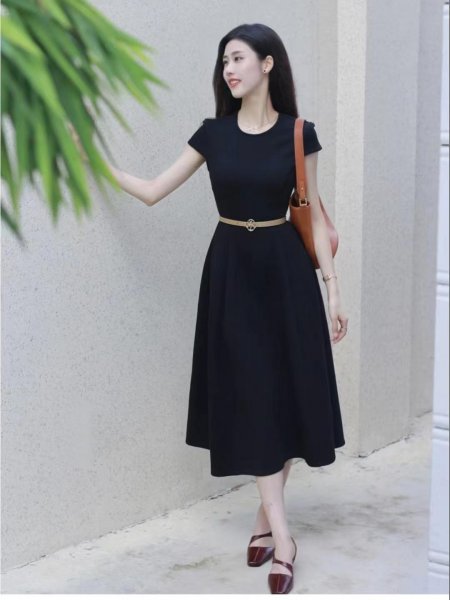 黑色裙子穿什么鞋好看