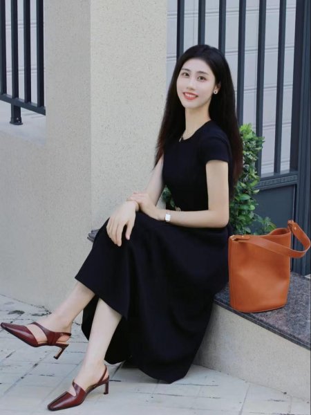 黑色裙子穿什么鞋好看