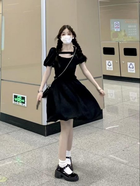 黑色裙子穿什么鞋好看