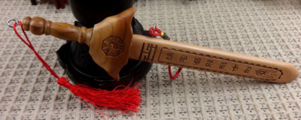 镇宅宝剑挂在哪里好