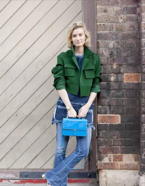 墨绿色衣服配什么颜色裤子