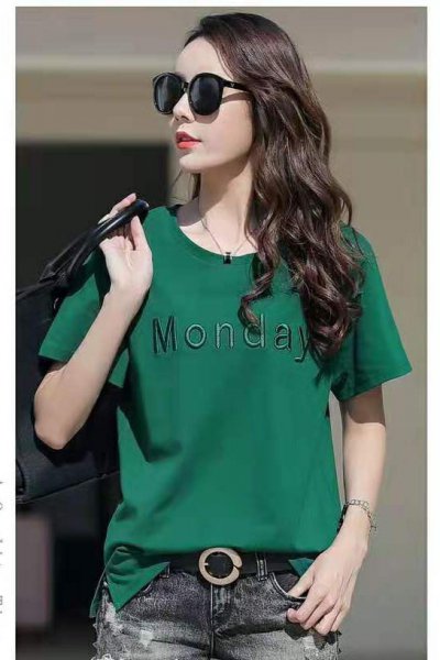 墨绿色衣服配什么颜色裤子