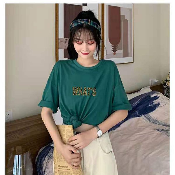 墨绿色衣服配什么颜色裤子