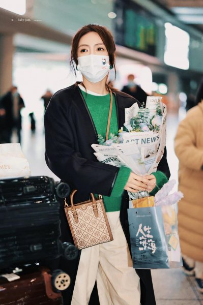 牛油果绿搭配什么颜色好看