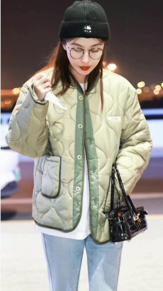 牛油果绿搭配什么颜色好看