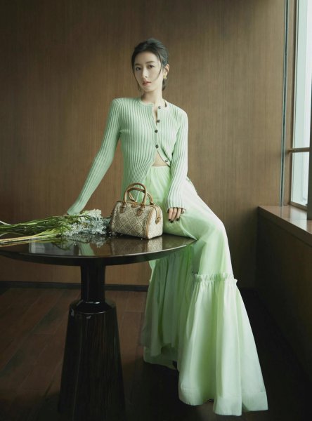 牛油果绿搭配什么颜色好看