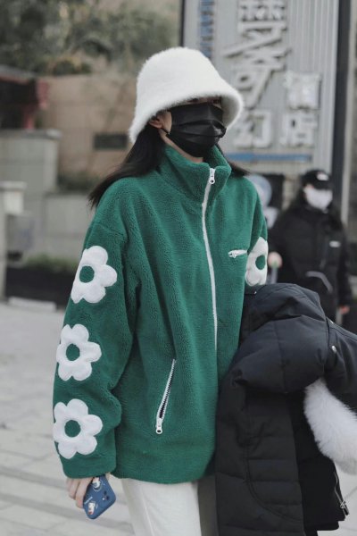 牛油果绿搭配什么颜色好看