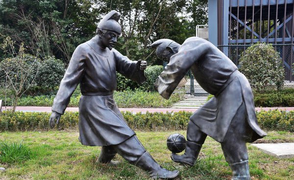 现代足球运动起源于哪个国家