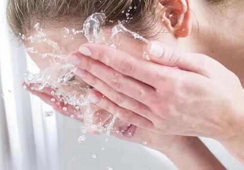 脸严重缺水用什么补水最有效