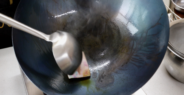 怎样开锅铸铁锅才正确