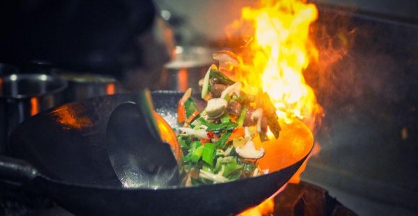 怎样开锅铸铁锅才正确