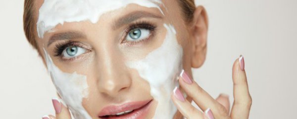 洁面液的正确使用方法