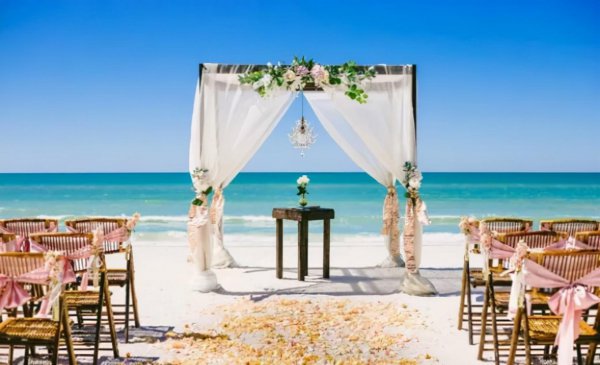 参加婚礼穿什么颜色的衣服