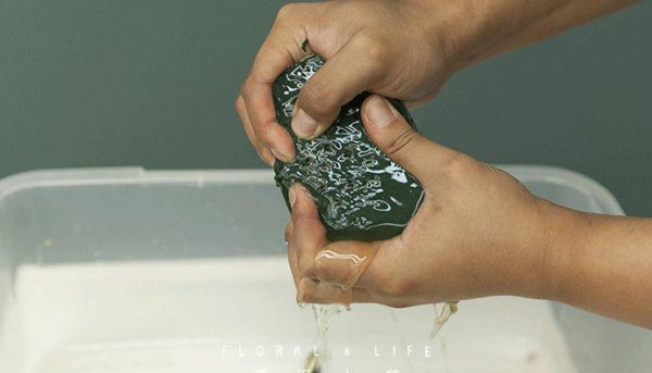 花束下面的花泥要不要扔