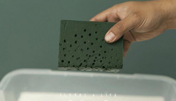 花束下面的花泥要不要扔