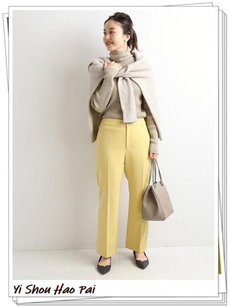 黄裤子搭配什么上衣好看