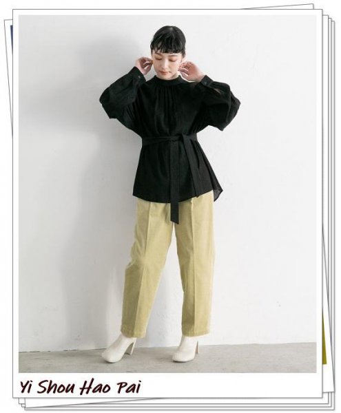 黄裤子搭配什么上衣好看