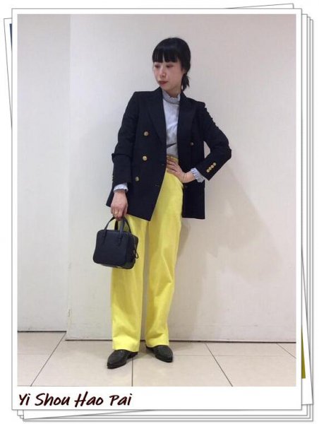 黄裤子搭配什么上衣好看