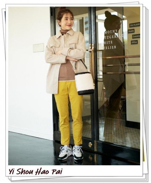 黄裤子搭配什么上衣好看