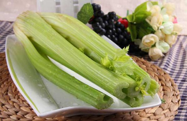 普通芹菜和西芹有什么区别图片