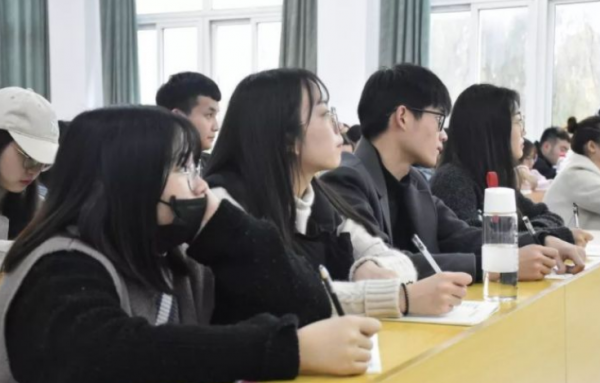 一般大学生上课时间表图片