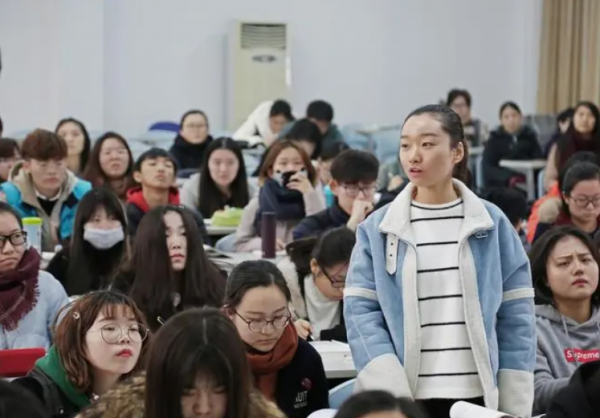 一般大学生上课时间表图片