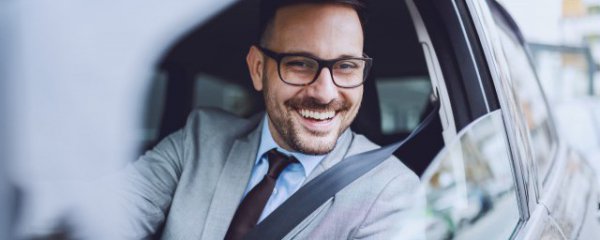 春天车窗起雾解决方法