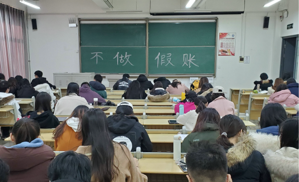 文科生大学可以选什么专业