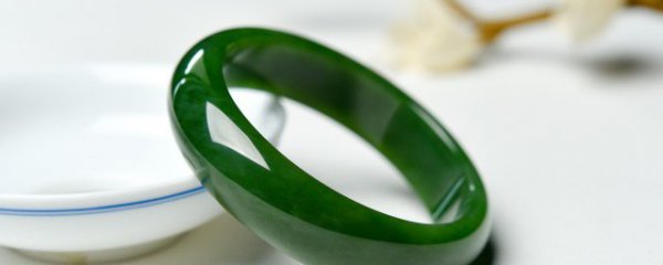 绿手镯怎样挑选颜色