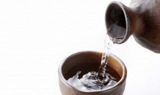 白酒和牛奶能不能同时吃 白酒和牛奶适合同吃吗