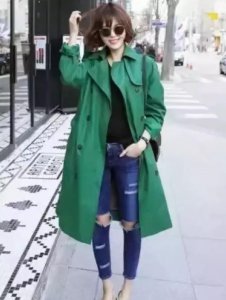 墨绿色衣服配什么颜色裤子 墨绿色上衣搭配什么下装好看
