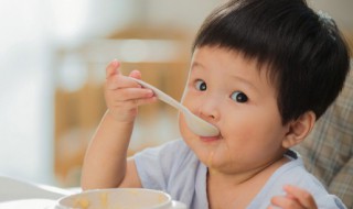用勺子喂宝宝正确方法 用勺子如何喂宝宝才正确
