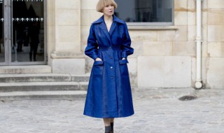 皮肤黑黄穿什么颜色显白 皮肤黑黄可以穿什么颜色的衣服