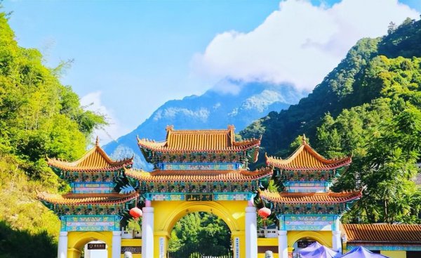 张家界附近旅游景点推荐