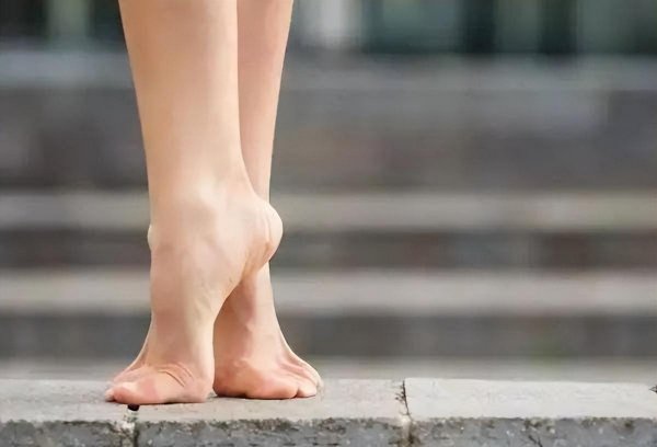 女性每天踮脚尖100次的好处