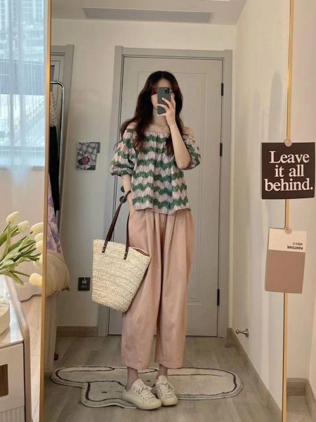 灯笼裤配什么上衣好看