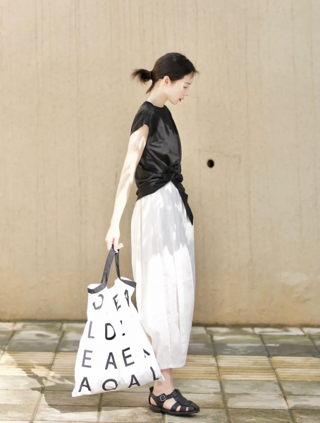 灯笼裤配什么上衣好看