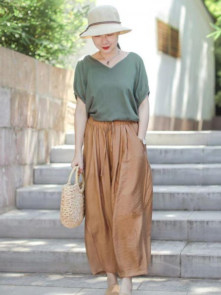 灯笼裤配什么上衣好看