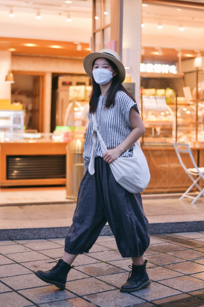 灯笼裤配什么上衣好看